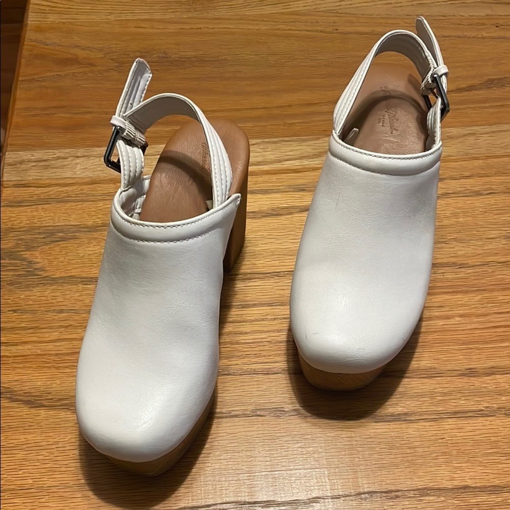 Universal Thread White Mules